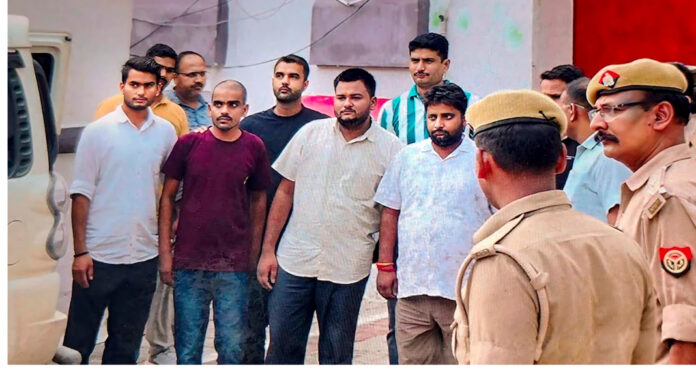 അയോധ്യ സംഭാവനക്കൊള്ള : തിരിമറിയ്ക്കായി വ്യാജരസീതുകളും അച്ചടിച്ചു അയോധ്യ സംഭാവനക്കൊള്ള : തിരിമറിയ്ക്കായി വ്യാജരസീതുകളും അച്ചടിച്ചു