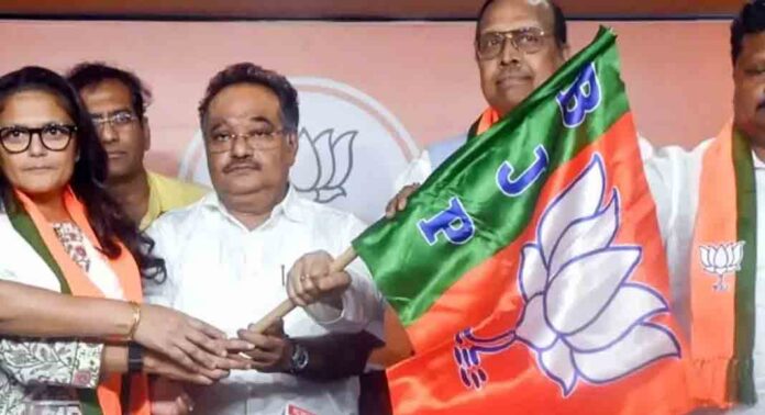 രാജ്യസഭാ തെരഞ്ഞെടുപ്പ് ; തൃണമൂലില് നിന്ന് രാജിവെച്ച് പാര്ട്ടിയില് ചേര്ന്ന മുന് എംപിമാരെ സ്ഥാനാര്ത്ഥികളായി പ്രഖ്യാപിച്ച് ബിജെപി രാജ്യസഭാ തെരഞ്ഞെടുപ്പ് ; തൃണമൂലില് നിന്ന് രാജിവെച്ച് പാര്ട്ടിയില് ചേര്ന്ന മുന് എംപിമാരെ സ്ഥാനാര്ത്ഥികളായി പ്രഖ്യാപിച്ച് ബിജെപി