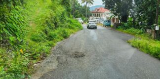 വെച്ചൂച്ചിറ-മന്ദമരുതി റോഡില് വിള്ളല് : നിര്മ്മാണം പൂര്ത്തിയാകാത്ത റോഡ് തകരുന്നു, ജനങ്ങള് ആശങ്കയില്