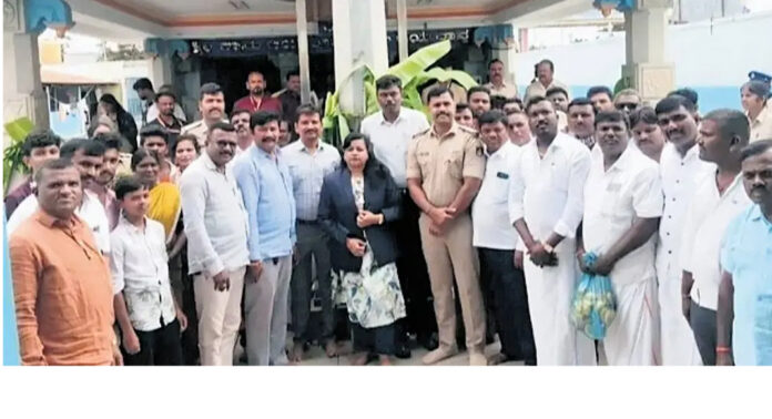 ചരിത്രം : അരനൂറ്റാണ്ടിനുശേഷം ദളിതർക്കു ചിക്കമഗളൂരുവിലെ ആഞ്ജനേയക്ഷേത്രത്തിൽ പ്രവേശനം ചരിത്രം : അരനൂറ്റാണ്ടിനുശേഷം ദളിതർക്കു ചിക്കമഗളൂരുവിലെ ആഞ്ജനേയക്ഷേത്രത്തിൽ പ്രവേശനം