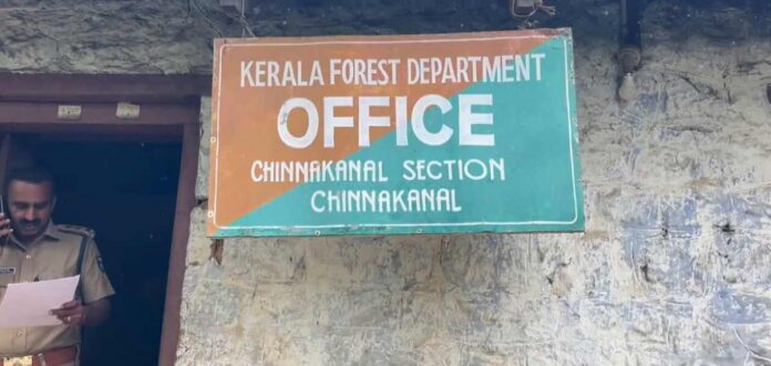 ചിന്നക്കനാലിൽ വന്യജീവി ആക്രമണം; അടിയന്തര ഇടപെടലുമായി വനം വകുപ്പ് ചിന്നക്കനാലിൽ വന്യജീവി ആക്രമണം; അടിയന്തര ഇടപെടലുമായി വനം വകുപ്പ്