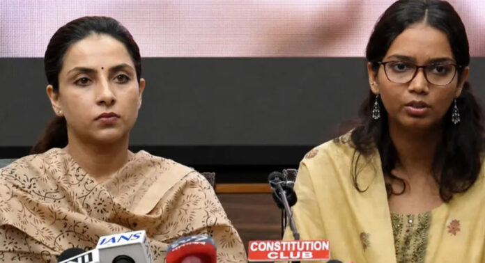 വിദ്യാർഥി പ്രക്ഷോഭം : സിജെപിക്ക് എതിരെ ഡൽഹി പോലീസ് ഉദ്യോഗസ്ഥരുടെ കുടുംബാംഗങ്ങൾ വിദ്യാർഥി പ്രക്ഷോഭം : സിജെപിക്ക് എതിരെ ഡൽഹി പോലീസ് ഉദ്യോഗസ്ഥരുടെ കുടുംബാംഗങ്ങൾ