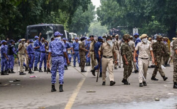 പെല്ലറ്റ് വിവാദം : ‘നിങ്ങൾ നിർഭയം ജോലി ചെയ്തോളൂ, ഉത്തരവാദിത്തം ഞാൻ ഏറ്റെടുക്കാം’ ; സിആർപിഎഫ് മേധാവി