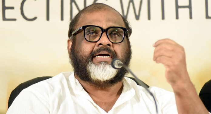 ഗതാഗതമന്ത്രി സഞ്ചരിച്ച വാഹനത്തിന് ഏഴ് ചലാൻ കുടിശ്ശിക ; പുകപരിശോധനാ സർട്ടിഫിക്കറ്റുമില്ല ഗതാഗതമന്ത്രി സഞ്ചരിച്ച വാഹനത്തിന് ഏഴ് ചലാൻ കുടിശ്ശിക ; പുകപരിശോധനാ സർട്ടിഫിക്കറ്റുമില്ല
