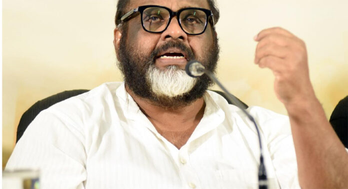 കോവിഡിൽ നിർത്തിയ ബസുകൾ പുനരാരംഭിക്കും ; സ്വകാര്യബസ് മേഖല നേരിടുന്ന പ്രതിസന്ധി പരിഹരിക്കും കോവിഡിൽ നിർത്തിയ ബസുകൾ പുനരാരംഭിക്കും ; സ്വകാര്യബസ് മേഖല നേരിടുന്ന പ്രതിസന്ധി പരിഹരിക്കും
