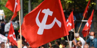 ദേശാഭിമാനിയിൽ വിവാദ ഫീച്ചർ : ന്യൂസ് എഡിറ്ററെ വാതിൽപൂട്ടി പുറത്താക്കി ; താക്കോൽ ചോദിച്ചിട്ടും കൊടുത്തില്ല