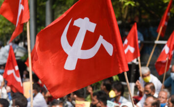 ദേശാഭിമാനിയിൽ വിവാദ ഫീച്ചർ : ന്യൂസ് എഡിറ്ററെ വാതിൽപൂട്ടി പുറത്താക്കി ; താക്കോൽ ചോദിച്ചിട്ടും കൊടുത്തില്ല