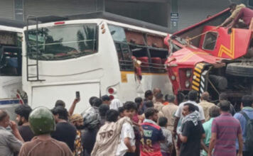 കണമലയില് ഫയര്ഫോഴ്സ് വാഹനം ബസ്സുകളില് ഇടിച്ചുകയറി : നിരവധിപേര്ക്ക് പരിക്ക്