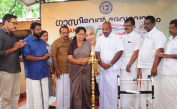 കോന്നി ഗാന്ധിഭവന് ദേവലോകത്തിന് ഇൻകാസ് ഖത്തർ പാലിയേറ്റീവ് ഉപകരണങ്ങൾ കൈമാറി