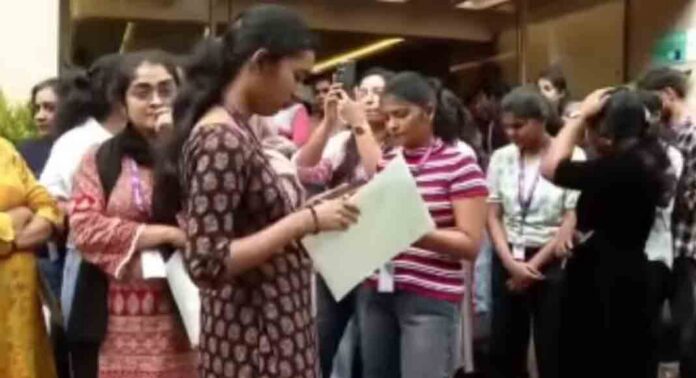 കൊച്ചിയിലെ കൂട്ട പിരിച്ചുവിടൽ ; 900 പേർ പ്രതിസന്ധിയിൽ ; സർക്കാരുമായി സഹകരിക്കാതെ യുഎസ് ആസ്ഥാനമായ കോറോ ഹെൽത്ത് കമ്പനി കൊച്ചിയിലെ കൂട്ട പിരിച്ചുവിടൽ ; 900 പേർ പ്രതിസന്ധിയിൽ ; സർക്കാരുമായി സഹകരിക്കാതെ യുഎസ് ആസ്ഥാനമായ കോറോ ഹെൽത്ത് കമ്പനി