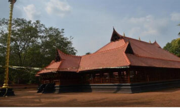 കേരളകലാമണ്ഡലത്തിലെ അധ്യാപക നിയമനത്തിനെതിരെ കോൺഗ്രസ് സമരം ; കൂകിവിളിച്ച് വിദ്യാർത്ഥികൾ
