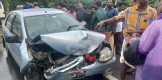 കലഞ്ഞൂര് വലിയ പള്ളിക്ക് സമീപം കാറുകള് കൂട്ടിയിടിച്ച് അപകടം ; രണ്ട് പേര്ക്ക് പരിക്ക്