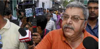 വിമത എംപിമാരോട് ഏറ്റുമുട്ടി ; തൃണമൂൽ എംപി കല്യാൺ ബാനർജിക്ക് സസ്പെൻഷൻ