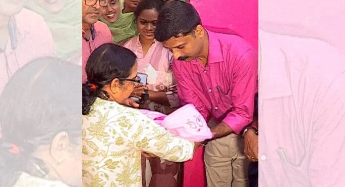 കുഞ്ഞ് കിയാൻ സുരക്ഷിതകരങ്ങളിലേക്ക് ; തട്ടുകടയിൽ ഉപേക്ഷിക്കപ്പെട്ട നിലയിൽ കിട്ടിയ കുഞ്ഞിനെ ശിശുക്ഷേമ സമിതി ഏറ്റെടുത്തു കുഞ്ഞ് കിയാൻ സുരക്ഷിതകരങ്ങളിലേക്ക് ; തട്ടുകടയിൽ ഉപേക്ഷിക്കപ്പെട്ട നിലയിൽ കിട്ടിയ കുഞ്ഞിനെ ശിശുക്ഷേമ സമിതി ഏറ്റെടുത്തു