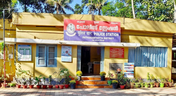 പത്തനംതിട്ടയിലെ വ്യാജ പോക്സോ കേസ് തള്ളണമെന്നാവശ്യപ്പെട്ട് പോലീസ് കോടതിയില് റിപ്പോര്ട്ട് നല്കും പത്തനംതിട്ടയിലെ വ്യാജ പോക്സോ കേസ് തള്ളണമെന്നാവശ്യപ്പെട്ട് പോലീസ് കോടതിയില് റിപ്പോര്ട്ട് നല്കും