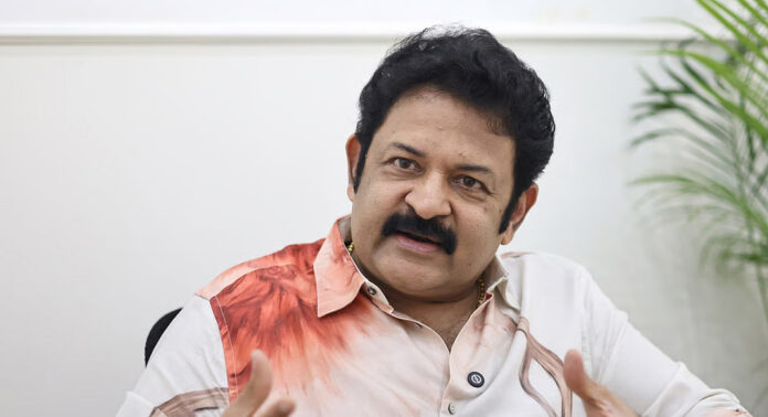 മലയാള സിനിമയില് ‘മട്ടാഞ്ചേരി ലോബി’ ഉണ്ട് ; നടന് കൃഷ്ണകുമാര് മലയാള സിനിമയില് ‘മട്ടാഞ്ചേരി ലോബി’ ഉണ്ട് ; നടന് കൃഷ്ണകുമാര്