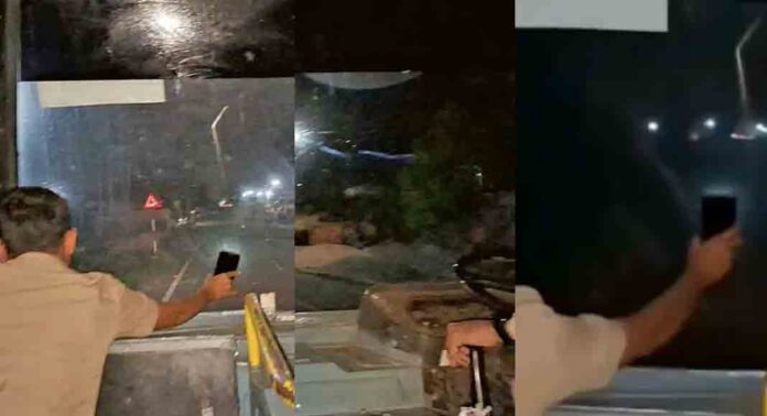 ബസിന്റെ ഹെഡ് ലൈറ്റ് പോയിട്ട് 15 ദിവസം ; നന്നാക്കാതെ രാത്രി മൊബൈൽ ഫോൺ ടോർച്ചിന്റെ വെളിച്ചത്തിൽ സർവ്വീസ് ; കെ.കെ.ആർ.ടി.സി ജീവനക്കാർക്ക് സസ്പെൻഷൻ ബസിന്റെ ഹെഡ് ലൈറ്റ് പോയിട്ട് 15 ദിവസം ; നന്നാക്കാതെ രാത്രി മൊബൈൽ ഫോൺ ടോർച്ചിന്റെ വെളിച്ചത്തിൽ സർവ്വീസ് ; കെ.കെ.ആർ.ടി.സി ജീവനക്കാർക്ക് സസ്പെൻഷൻ