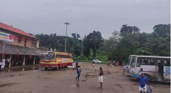 കൈ കാണിച്ചിട്ടും പ്രിയദർശിനി ബസ് നിർത്തിയില്ല : അധ്യാപികയുടെ പരാതിയിൽ അന്വേഷണത്തിന് നിർദേശിച്ച് മന്ത്രി കൈ കാണിച്ചിട്ടും പ്രിയദർശിനി ബസ് നിർത്തിയില്ല : അധ്യാപികയുടെ പരാതിയിൽ അന്വേഷണത്തിന് നിർദേശിച്ച് മന്ത്രി