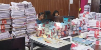 സ്ഥലപരിമിതിയില് വീര്പ്പുമുട്ടി പത്തനംതിട്ട കുടുംബശ്രീ ജില്ലാ മിഷന് ഓഫീസ് : ഫയലുകള് വെക്കുന്നത് ഓഫീസിലെ ഇരിപ്പിടങ്ങളില്