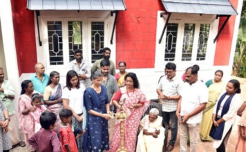 സുനിലില് ടീച്ചറുടെ 381 മത് സ്നേഹഭവനം മൂന്ന് വിധവകൾ അടങ്ങിയ കുടുംബത്തിന് കൈമാറി