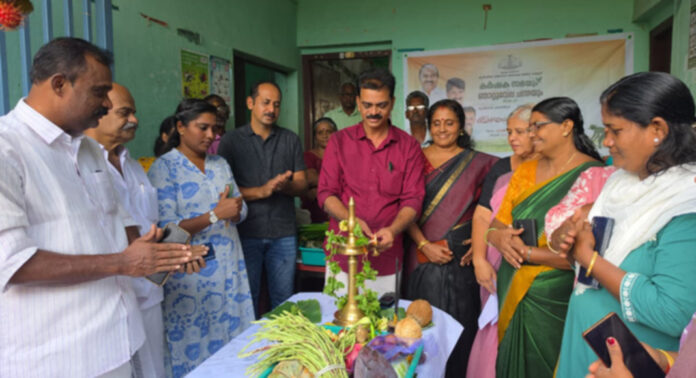കലഞ്ഞൂര് പഞ്ചായത്തില് കര്ഷക സഭയും ഞാറ്റുവേല ചന്തയും നടന്നു കലഞ്ഞൂര് പഞ്ചായത്തില് കര്ഷക സഭയും ഞാറ്റുവേല ചന്തയും നടന്നു