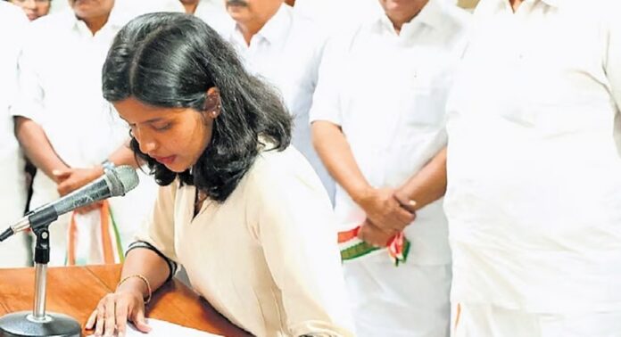 പാല നഗരസഭയില് ചെയര്പേഴ്സനുള്ള പിന്തുണ പിന്വലിച്ചുവെന്ന് അഞ്ച് കോണ്ഗ്രസ് കൗണ്സിലര്മാര് പാല നഗരസഭയില് ചെയര്പേഴ്സനുള്ള പിന്തുണ പിന്വലിച്ചുവെന്ന് അഞ്ച് കോണ്ഗ്രസ് കൗണ്സിലര്മാര്