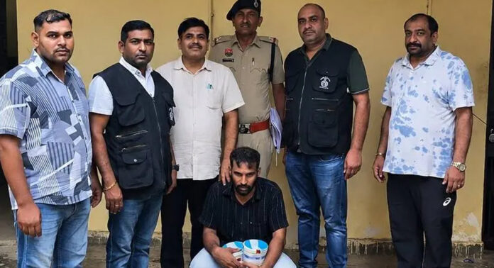 35 ലക്ഷത്തിന്റെ എംഡിഎംഎയുമായി മലയാളി പൈലറ്റ് കസ്റ്റഡിയിൽ ; പിടിയിലായത് ഗുരുഗ്രാമിൽനിന്ന് 35 ലക്ഷത്തിന്റെ എംഡിഎംഎയുമായി മലയാളി പൈലറ്റ് കസ്റ്റഡിയിൽ ; പിടിയിലായത് ഗുരുഗ്രാമിൽനിന്ന്