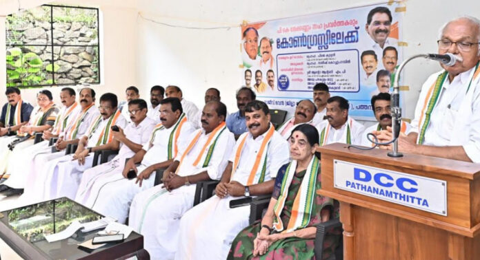 പികെ ജേക്കബ്ബിൻ്റെ നേതൃത്വത്തിൽ മാണിഗ്രൂപ്പിൽ നിന്നും രാജിവെച്ച് വന്ന നൂറോളം പ്രവർത്തകർക്ക് ജില്ലാ കോണ്ഗ്രസ് കമ്മിറ്റിയുടെ ഊഷ്മളമായ വരവേല്പ്പ് പികെ ജേക്കബ്ബിൻ്റെ നേതൃത്വത്തിൽ മാണിഗ്രൂപ്പിൽ നിന്നും രാജിവെച്ച് വന്ന നൂറോളം പ്രവർത്തകർക്ക് ജില്ലാ കോണ്ഗ്രസ് കമ്മിറ്റിയുടെ ഊഷ്മളമായ വരവേല്പ്പ്