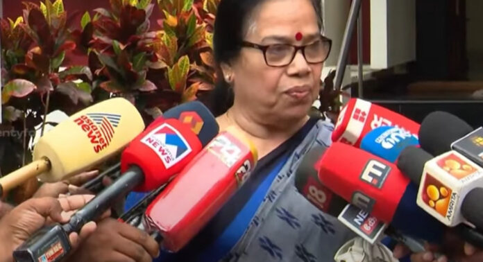 ഓൺലൈൻ, സാറ്റലൈറ്റ് ചാനലുകൾ വഴി വ്യാജപ്രചാരണം ; മാധ്യമങ്ങൾക്ക് മുന്നിൽ പൊട്ടിക്കരഞ്ഞ് പി.കെ ശ്രീമതി ഓൺലൈൻ, സാറ്റലൈറ്റ് ചാനലുകൾ വഴി വ്യാജപ്രചാരണം ; മാധ്യമങ്ങൾക്ക് മുന്നിൽ പൊട്ടിക്കരഞ്ഞ് പി.കെ ശ്രീമതി