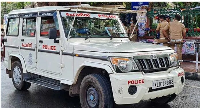 മദ്യപാനം ചോദ്യം ചെയ്തു ; പോലീസുകാരെ ഓട്ടോയിടിപ്പിച്ച് കൊല്ലാൻ ശ്രമം മദ്യപാനം ചോദ്യം ചെയ്തു ; പോലീസുകാരെ ഓട്ടോയിടിപ്പിച്ച് കൊല്ലാൻ ശ്രമം
