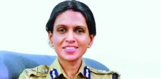 കൊല്ലങ്കോട് പെൺകുട്ടിയുടെ മരണം : R ശ്രീലേഖക്കെതിരേ ആരോപണവുമായി കുടുംബം