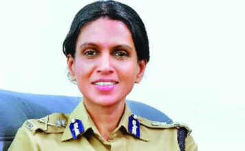കൊല്ലങ്കോട് പെൺകുട്ടിയുടെ മരണം : R ശ്രീലേഖക്കെതിരേ ആരോപണവുമായി കുടുംബം
