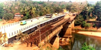 1996 ജൂലൈ 29 വൈകിട്ട് 3:50 : റാന്നിയെ രണ്ടായി വിഭജിച്ചുകൊണ്ട് വലിയപാലം പമ്പാനദിയില് പതിച്ചു