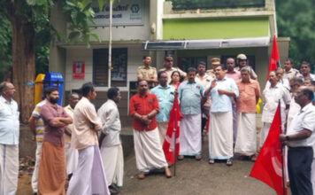 സി.പി.എം മന്ദമരുതി ലോക്കല് കമ്മറ്റി ചേത്തയ്ക്കൽ വില്ലേജ് ഓഫീസിലേക്ക് മാര്ച്ചും ധര്ണ്ണയും നടത്തി