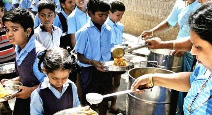 മുട്ടയ്ക്കും പാലിനും വിലവർധന ; സ്കൂൾ ഉച്ചഭക്ഷണ പദ്ധതി പ്രതിസന്ധിയിൽ മുട്ടയ്ക്കും പാലിനും വിലവർധന ; സ്കൂൾ ഉച്ചഭക്ഷണ പദ്ധതി പ്രതിസന്ധിയിൽ