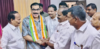 പൊതുമരാമത്ത് വകുപ്പ് മന്ത്രി പി.കെ. ബഷീറിന് പത്തനംതിട്ട ഡി.സി.സി സ്വീകരണം നൽകി