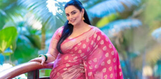 വീണ്ടും പ്രതിസന്ധി : ‘അമ്മ’ പ്രസിഡന്റ് സ്ഥാനം രാജിവയ്ക്കാതെ ശ്വേത മേനോൻ