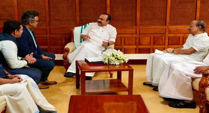 ടാറ്റാ പ്രതിനിധികളുമായി ചർച്ച നടത്തിയെന്ന് മുഖ്യമന്ത്രി വി ഡി സതീശൻ പറഞ്ഞത് കള്ളമല്ലെന്ന് വ്യവസായ മന്ത്രി പി കെ കുഞ്ഞാലിക്കുട്ടി ടാറ്റാ പ്രതിനിധികളുമായി ചർച്ച നടത്തിയെന്ന് മുഖ്യമന്ത്രി വി ഡി സതീശൻ പറഞ്ഞത് കള്ളമല്ലെന്ന് വ്യവസായ മന്ത്രി പി കെ കുഞ്ഞാലിക്കുട്ടി