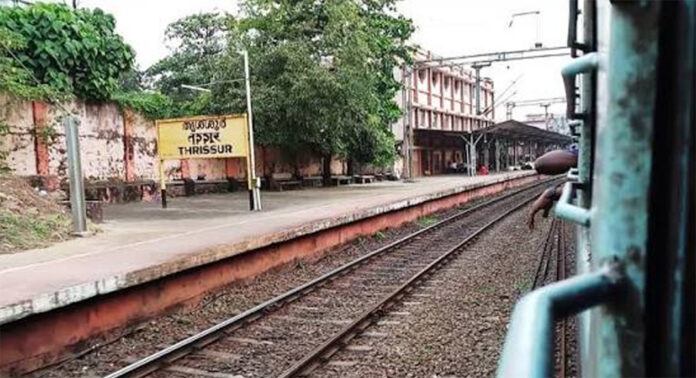 തൃശൂർ റെയിൽവേ സ്റ്റേഷൻ നവീകരണപദ്ധതി : പ്രധാന പ്രവേശന മന്ദിരവും കെട്ടിടങ്ങളും ഉടൻ പൊളിക്കും തൃശൂർ റെയിൽവേ സ്റ്റേഷൻ നവീകരണപദ്ധതി : പ്രധാന പ്രവേശന മന്ദിരവും കെട്ടിടങ്ങളും ഉടൻ പൊളിക്കും