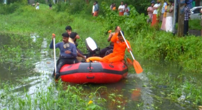 തൃശൂർ കോൾപാടത്തെ ബോട്ട് അപകടം : കാണാതായ രണ്ടുപേരുടെ മൃതദേഹം കണ്ടെത്തി തൃശൂർ കോൾപാടത്തെ ബോട്ട് അപകടം : കാണാതായ രണ്ടുപേരുടെ മൃതദേഹം കണ്ടെത്തി
