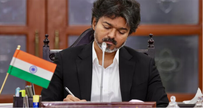 കരൂർ ദുരന്തം : മരിച്ചവരുടെ കുടുംബാംഗങ്ങൾക്ക് സർക്കാർ ജോലി ; പ്രഖ്യാപനവുമായി വിജയ് സർക്കാർ കരൂർ ദുരന്തം : മരിച്ചവരുടെ കുടുംബാംഗങ്ങൾക്ക് സർക്കാർ ജോലി ; പ്രഖ്യാപനവുമായി വിജയ് സർക്കാർ