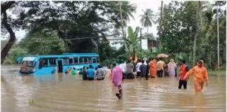 കോഴിക്കോട് നിറയെ യാത്രക്കാരുമായി പോയ ബസ് വെള്ളത്തിൽ കുടുങ്ങി