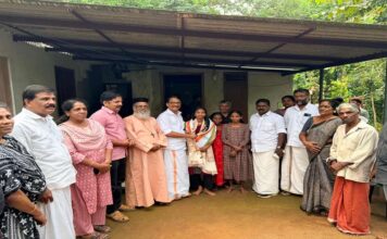മെഡിക്കൽ പ്രവേശന പരീക്ഷയിൽ ഉന്നത വിജയം ; അടിച്ചിപ്പുഴ ട്രൈബൽ ഉന്നതിയിലെ അശ്വതിയെ വീട്ടിലെത്തി അനുമോദിച്ചു