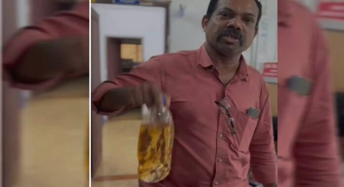 മലപ്പുറത്ത് പഞ്ചായത്ത് ഓഫീസിൽ കുടുംബത്തിന്റെ ആത്മഹത്യ ഭീഷണി മലപ്പുറത്ത് പഞ്ചായത്ത് ഓഫീസിൽ കുടുംബത്തിന്റെ ആത്മഹത്യ ഭീഷണി