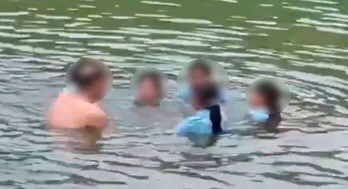 വിദ്യാർഥിനികൾക്കൊപ്പം അപകടകരമായ ചെക്ക് ഡാമിൽ കുളിക്കാനിറങ്ങിയ പ്രിൻസിപ്പലിനെ സസ്പെൻഡ് ചെയ്തു വിദ്യാർഥിനികൾക്കൊപ്പം അപകടകരമായ ചെക്ക് ഡാമിൽ കുളിക്കാനിറങ്ങിയ പ്രിൻസിപ്പലിനെ സസ്പെൻഡ് ചെയ്തു