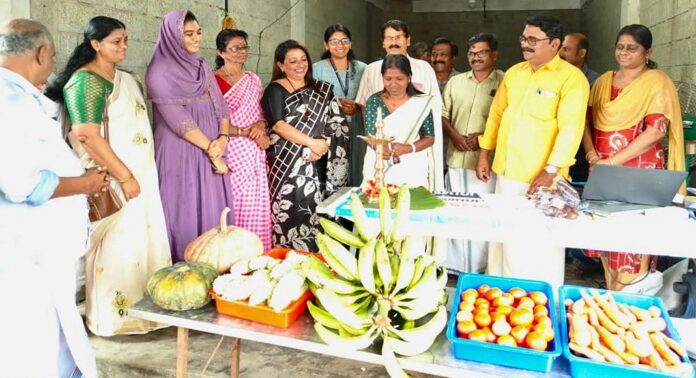 ഓണം സമൃദ്ധി കർഷക വിപണി ഇലന്തൂരിൽ ബ്ലോക്ക് പഞ്ചായത്ത് പ്രസിഡൻ്റ് ഗീത സജീവ് ഭാസ്കർ ഉദ്ഘാടനം ചെയ്തു ഓണം സമൃദ്ധി കർഷക വിപണി ഇലന്തൂരിൽ ബ്ലോക്ക് പഞ്ചായത്ത് പ്രസിഡൻ്റ് ഗീത സജീവ് ഭാസ്കർ ഉദ്ഘാടനം ചെയ്തു