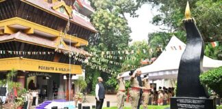 തിരുവനന്തപുരം വഴുതക്കാട് കേരള വനംവകുപ്പ് ആസ്ഥാനത്ത് നടന്ന സ്വാതന്ത്ര്യദിനാഘോഷ ചടങ്ങിൽ വന്ദേമാതരം മുഴുവൻ പാടിയത് വിവാദമായി