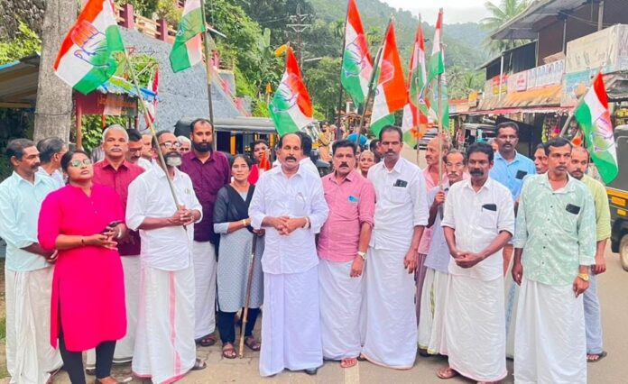 തണ്ണിത്തോട്ടിൽ പ്രിയദർശിനി ബസ്സ് തടഞ്ഞ സംഭവം ജനങ്ങളോടും സർക്കാരിനോടുമുള്ള വെല്ലുവിളി : പത്തനംതിട്ട ഡി.സി.സി തണ്ണിത്തോട്ടിൽ പ്രിയദർശിനി ബസ്സ് തടഞ്ഞ സംഭവം ജനങ്ങളോടും സർക്കാരിനോടുമുള്ള വെല്ലുവിളി : പത്തനംതിട്ട ഡി.സി.സി