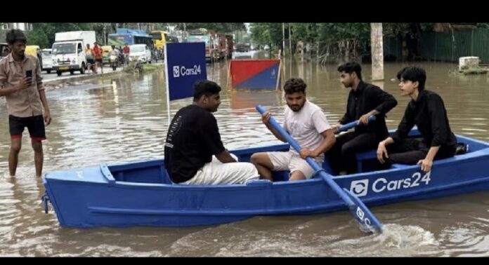 വെള്ളക്കെട്ടിൽ ബോട്ടിറക്കി പരസ്യം; യൂസ്ഡ് കാർ കമ്പനിക്ക് പണികിട്ടി, 50,000 രൂപ പിഴയീടാക്കി ഹരിയാന പോലീസ് വെള്ളക്കെട്ടിൽ ബോട്ടിറക്കി പരസ്യം; യൂസ്ഡ് കാർ കമ്പനിക്ക് പണികിട്ടി, 50,000 രൂപ പിഴയീടാക്കി ഹരിയാന പോലീസ്