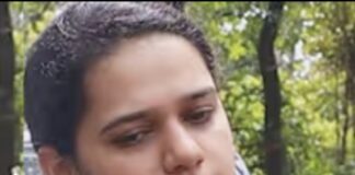 വിവാഹമോചനം നേടാതെ രണ്ടാമത് വിവാഹം കഴിച്ചെന്ന് പരാതി; ഭർത്താവിന്റെ വീടിന് മുന്നിൽ ഡോക്ടറുടെ കുത്തിയിരിപ്പ് സമരം